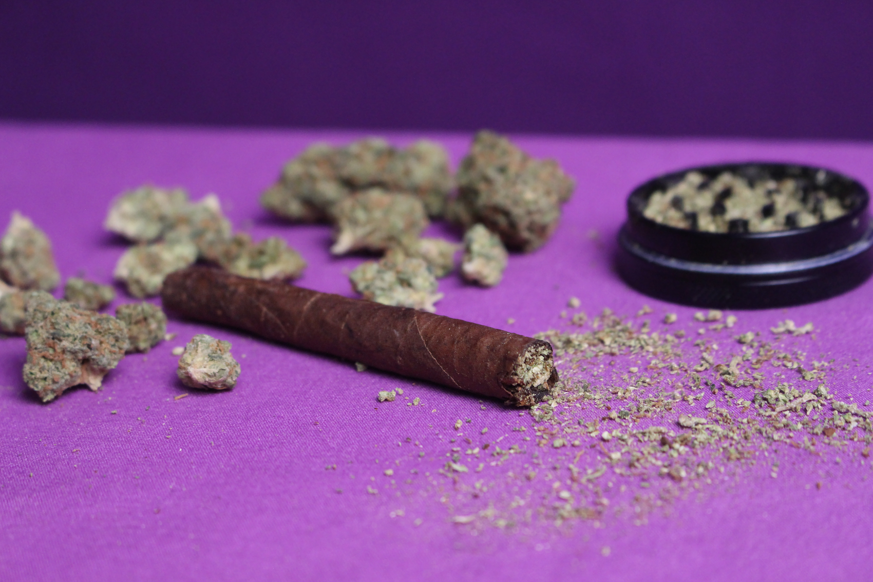 How To Roll A Backwood Blunt Like A Pro?